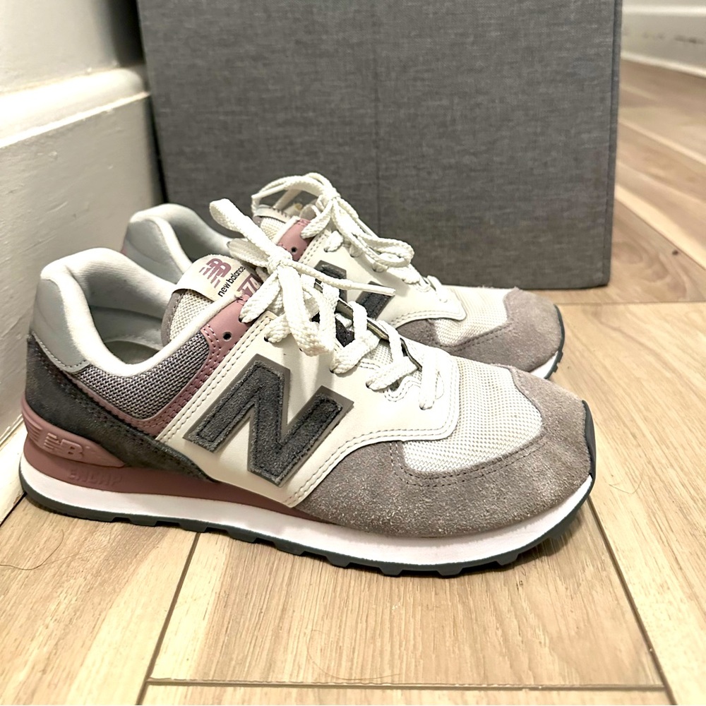 Women’s new balance sneakers size 10.